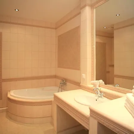 Slunecni Lazne 公寓式酒店 4*