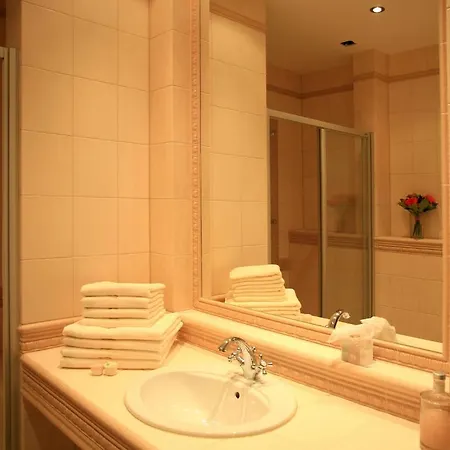 Slunecni Lazne 4* 卡罗维发利